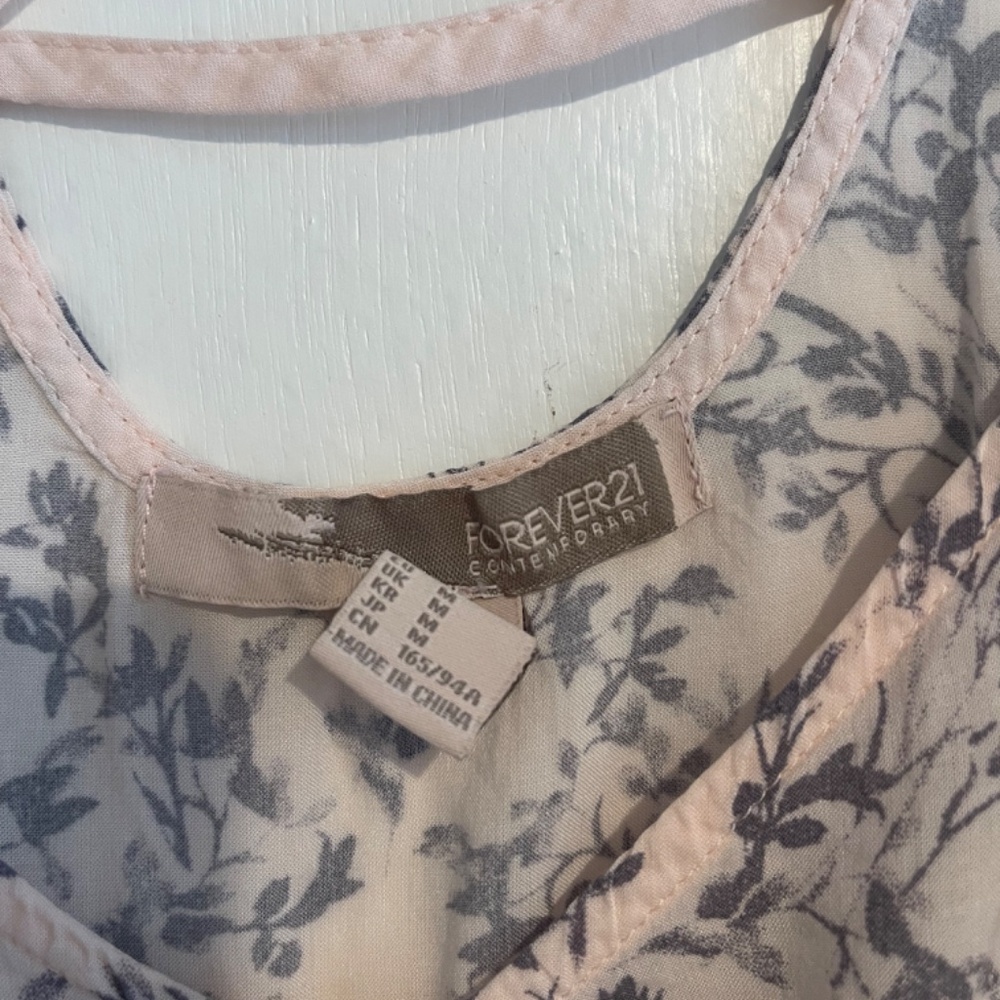 Flowy Tank Top - Picture 3 of 3